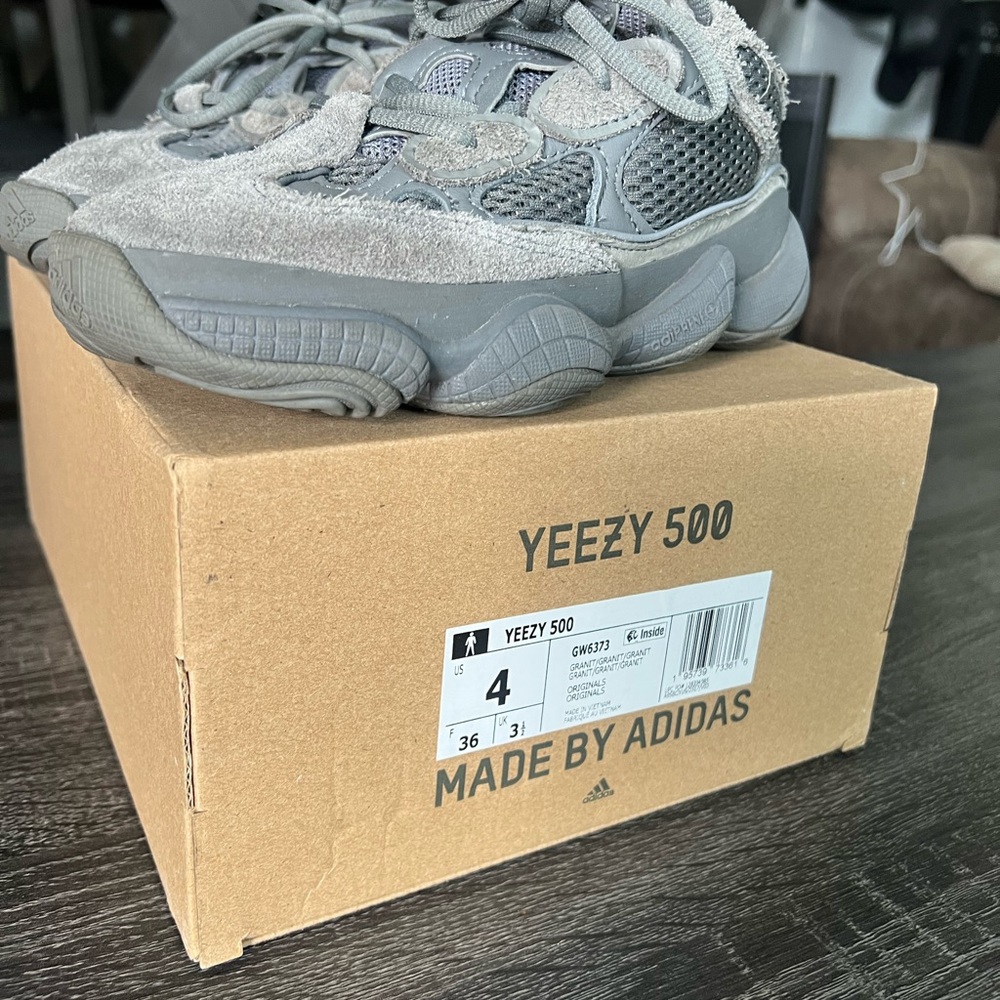 New YEEZY 500 (Grant color) SIZE 4 GS or Men 
WORN 2x
